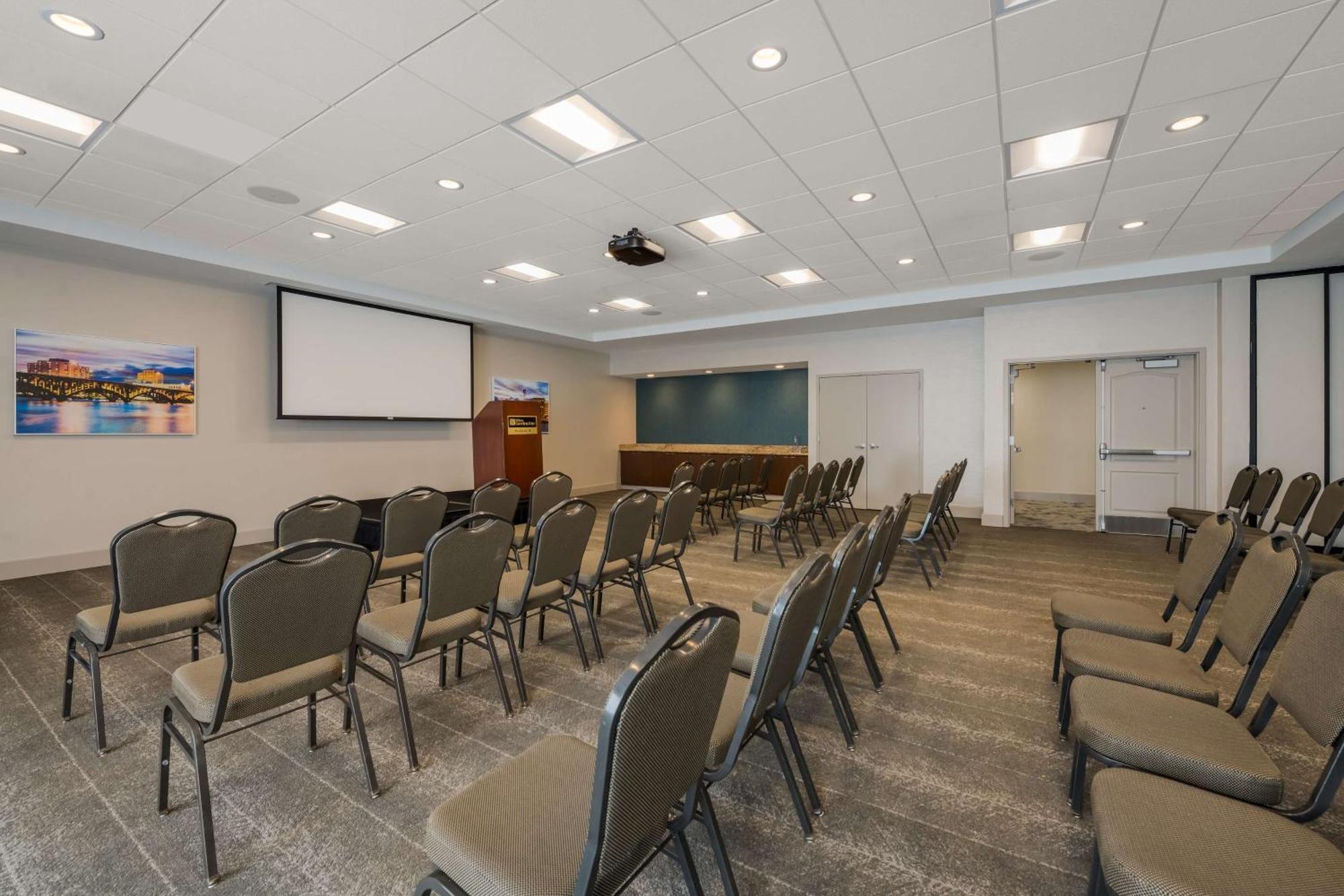 Hilton Garden Inn Рокфорд Екстериор снимка