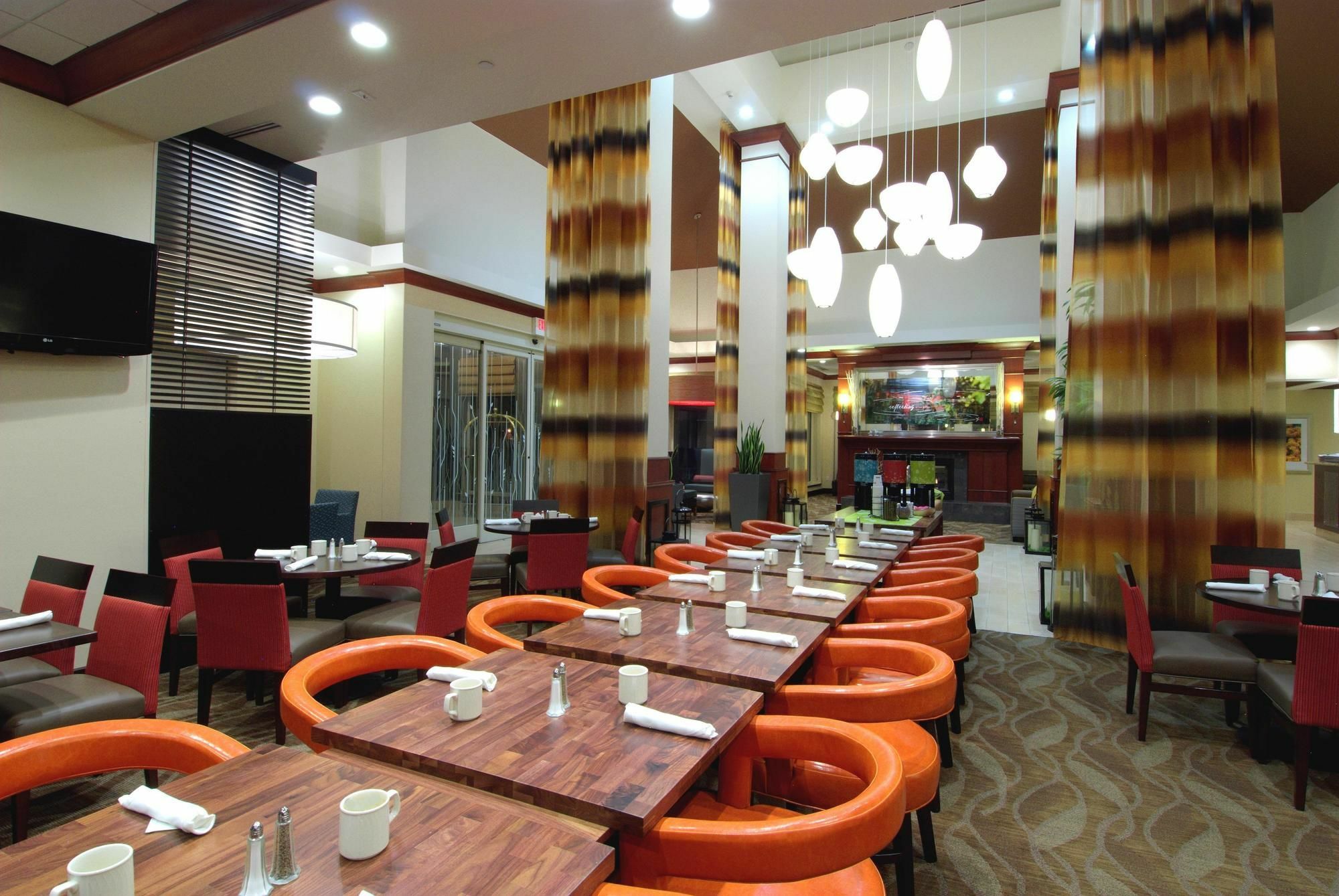 Hilton Garden Inn Рокфорд Екстериор снимка
